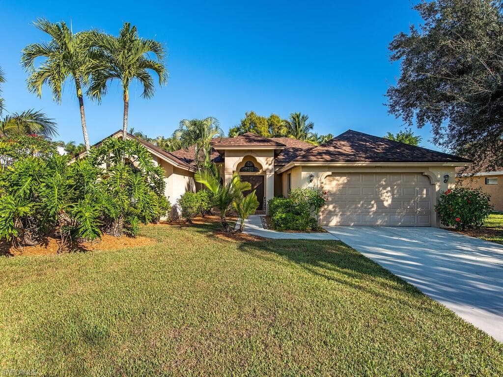 285 Sawgrass CT NAPLES, FL 34110