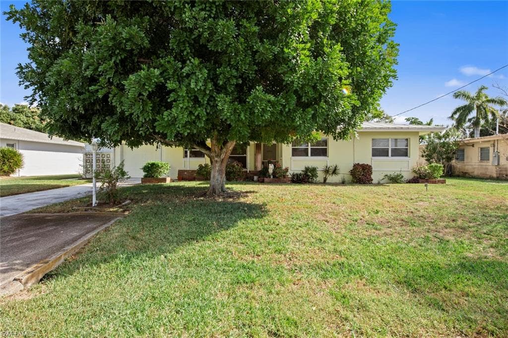 5141 York CT CAPE CORAL, FL 33904