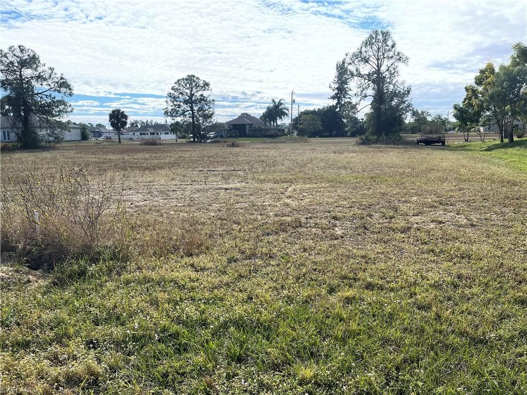 2220 NE 35th TER CAPE CORAL, FL 33909