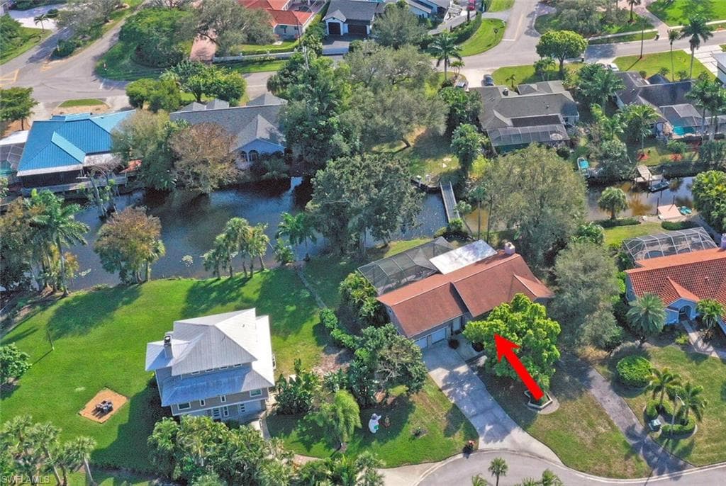 146 Oakwood CT NAPLES, FL 34110