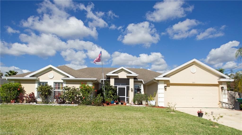 2207 NE 34th ST CAPE CORAL, FL 33909