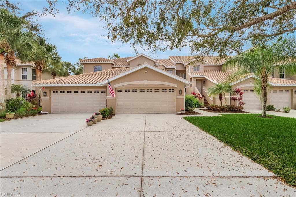 8468 Radcliffe TER 201 NAPLES, FL 34120