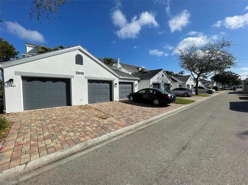 5940 Sand Wedge LN 1406 NAPLES, FL 34110