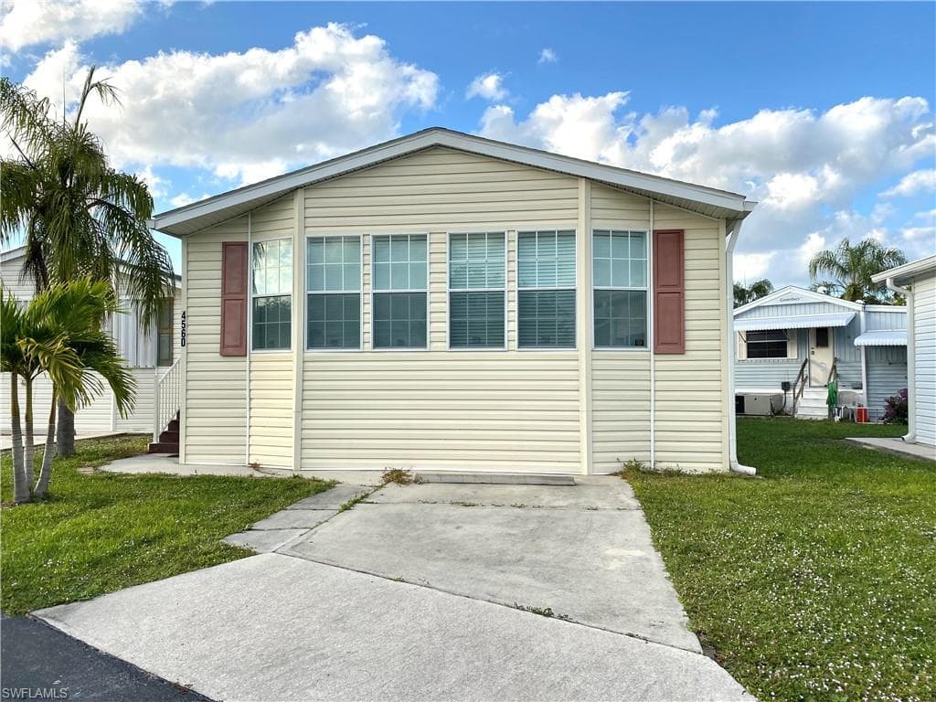4560 Lincoln LN E ESTERO, FL 33928