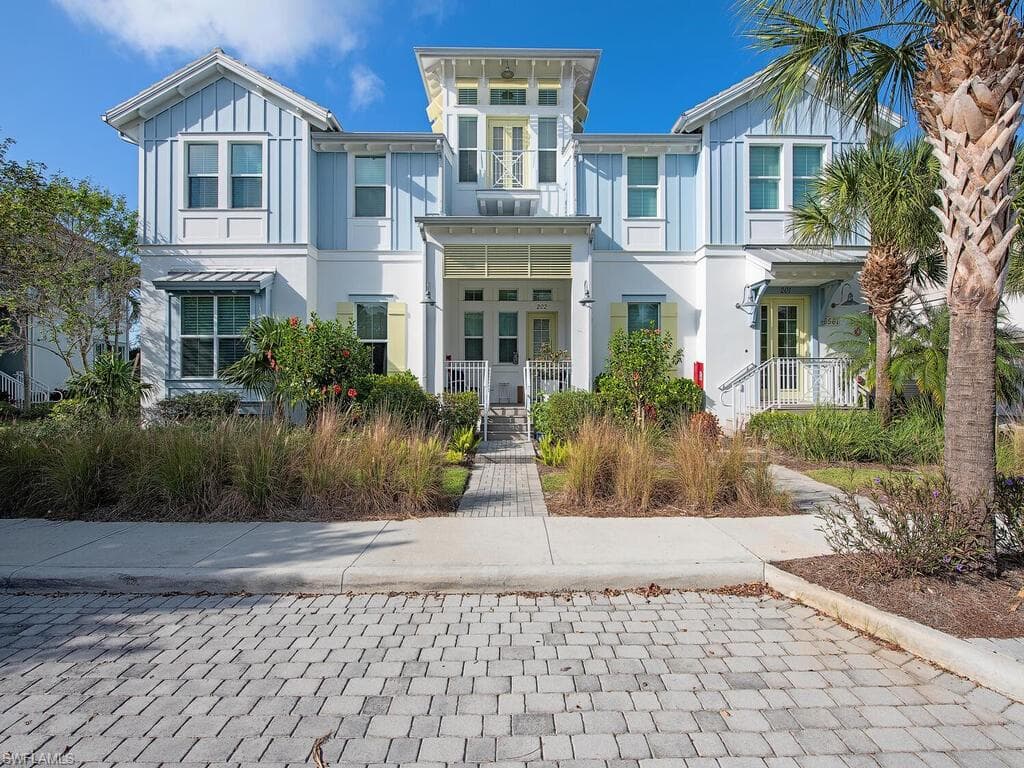 6561 Dominica DR 8-201 NAPLES, FL 34113