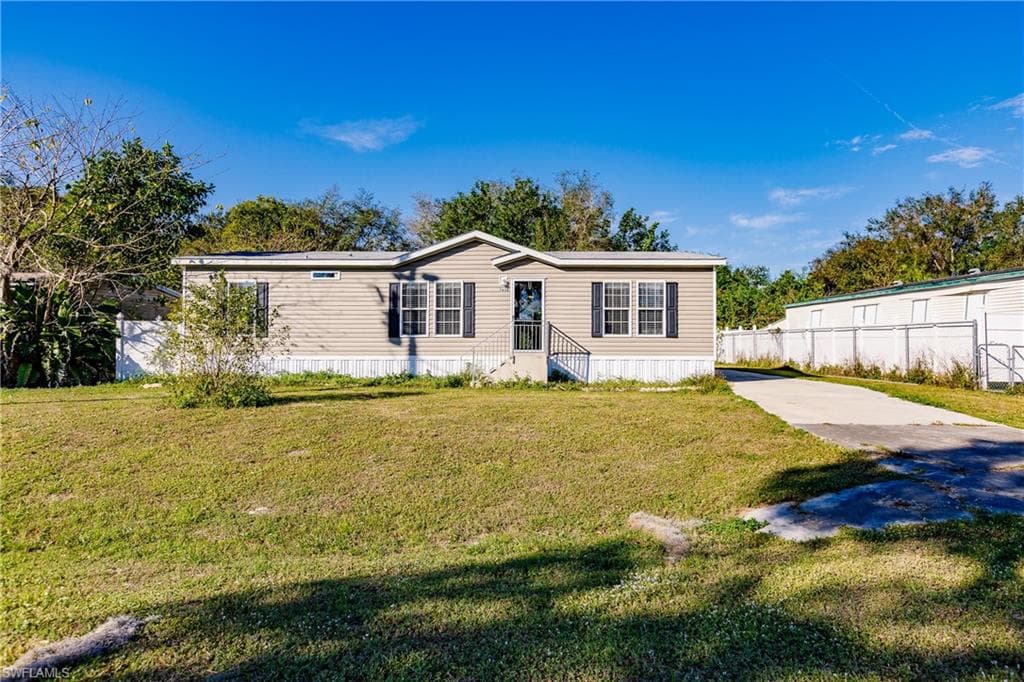 7638 Peyraud DR NORTH FORT MYERS, FL 33917