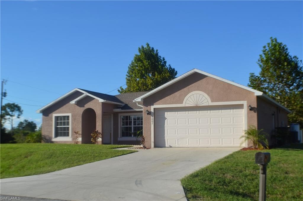 1001 E 7th ST LEHIGH ACRES, FL 33972