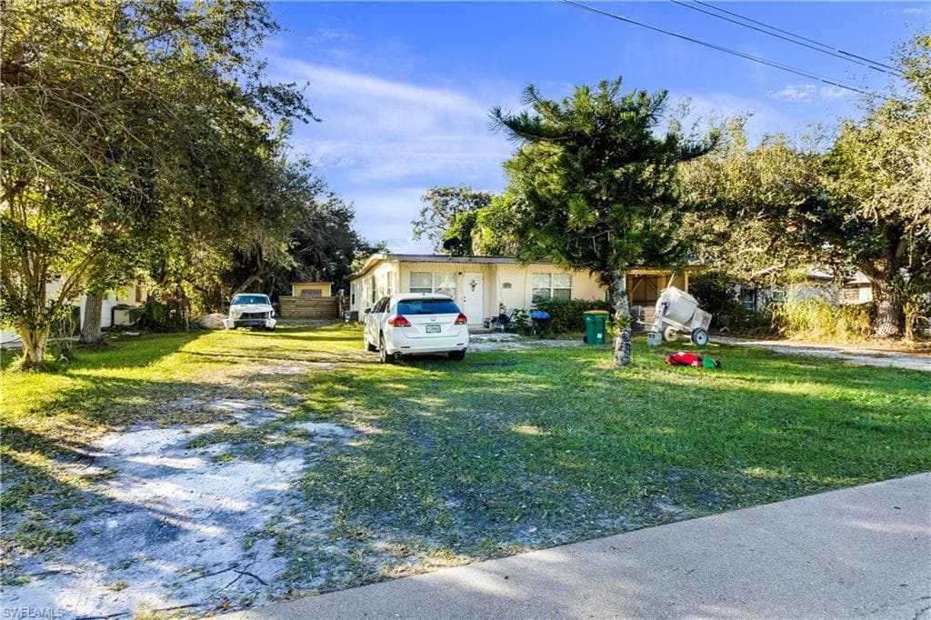 2716 Linwood AVE NAPLES, FL 34112