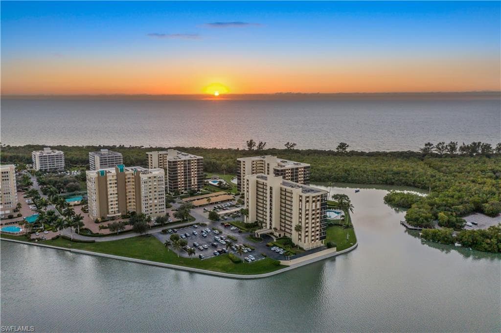 17 Bluebill AVE 1101 NAPLES, FL 34108