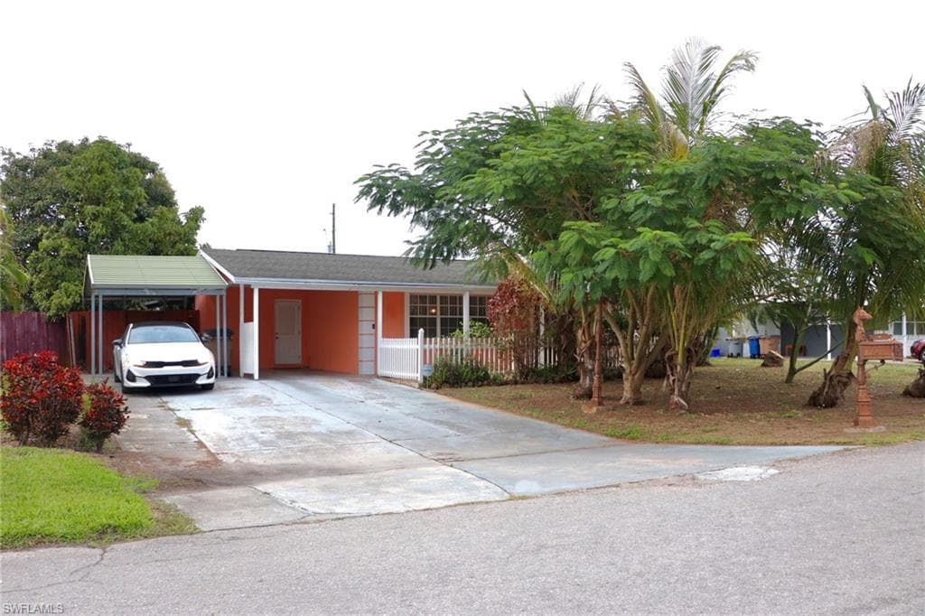 709 Alcala AVE LEHIGH ACRES, FL 33936