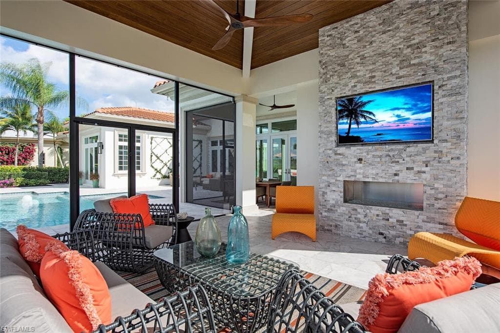 2055 ISLA VISTA LN NAPLES, FL 34105