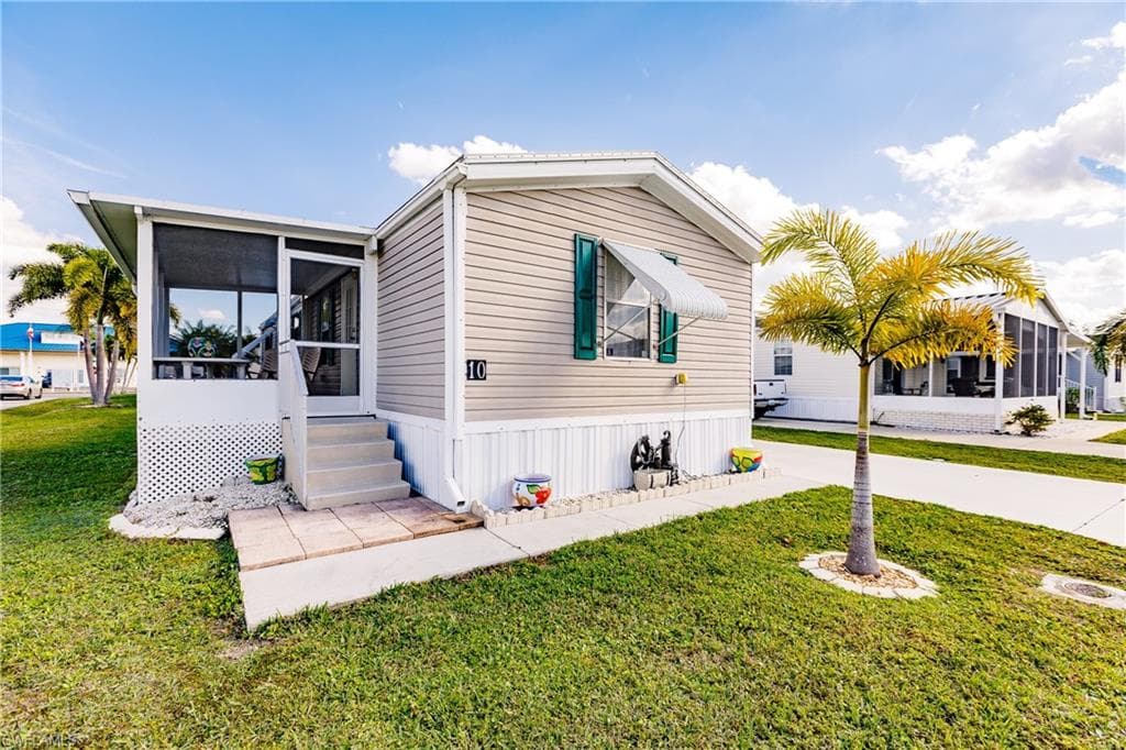 10 S Pelican PUNTA GORDA, FL 33950