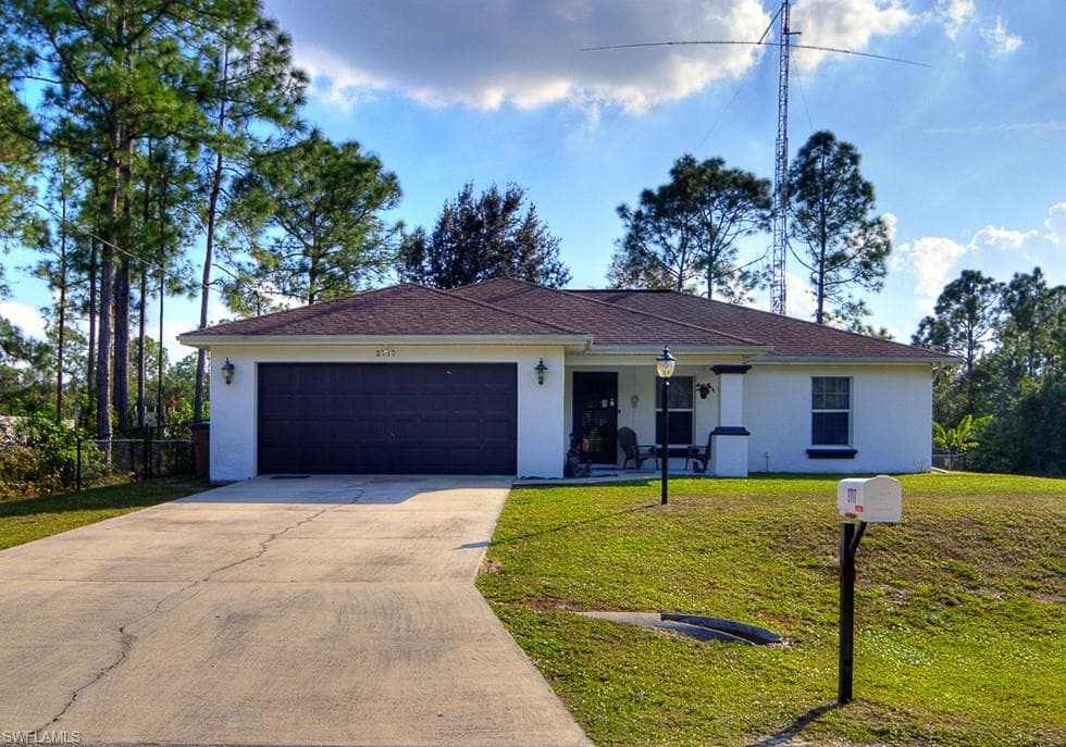 2717 52nd ST SW LEHIGH ACRES, FL 33976