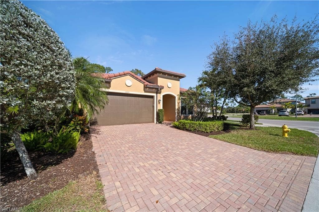 1225 Manado DR NAPLES, FL 34113