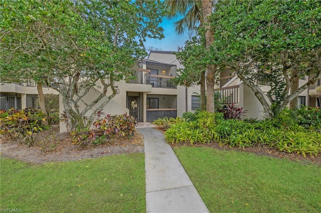 1828 Kings Lake BLVD 102 NAPLES, FL 34112