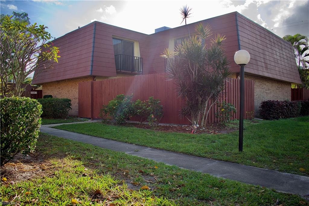 1526 Park Meadows DR 4 FORT MYERS, FL 33907