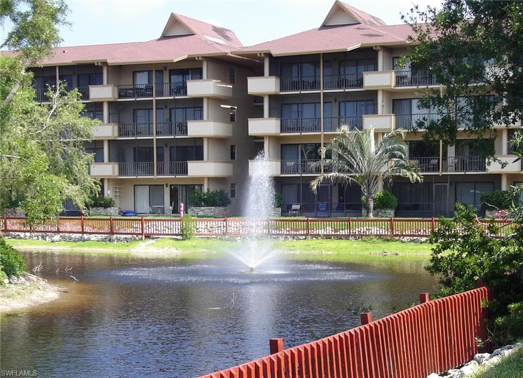 600 Neapolitan WAY 142 NAPLES, FL 34103