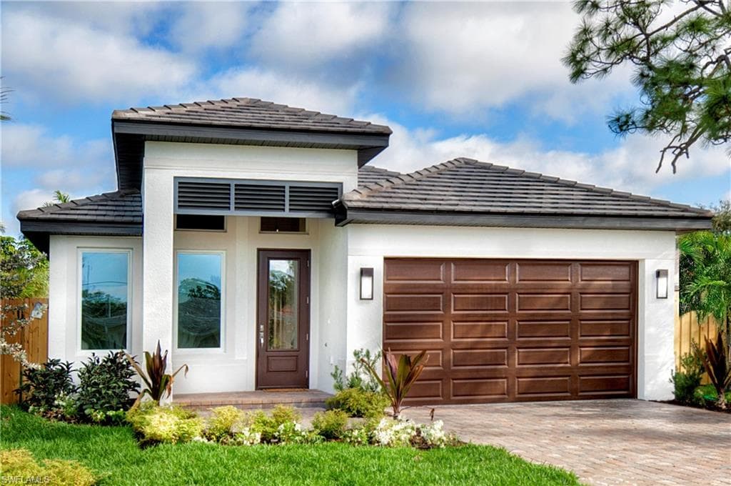 548 101st AVE N NAPLES, FL 34108