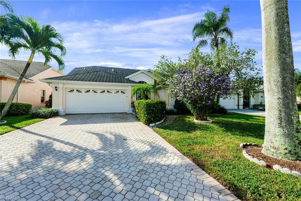 6637 Vancouver LN NAPLES, FL 34104