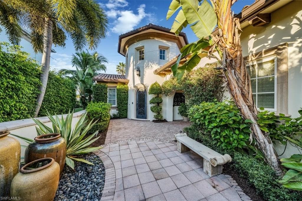 6091 Sunnyslope DR NAPLES, FL 34119