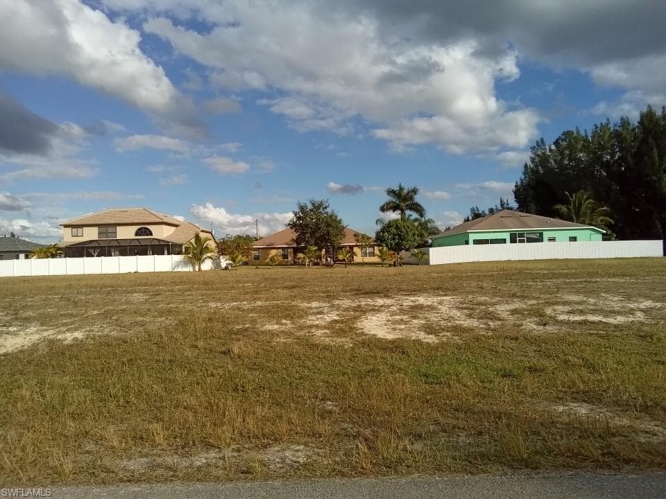 2711 46th AVE CAPE CORAL, FL 33993