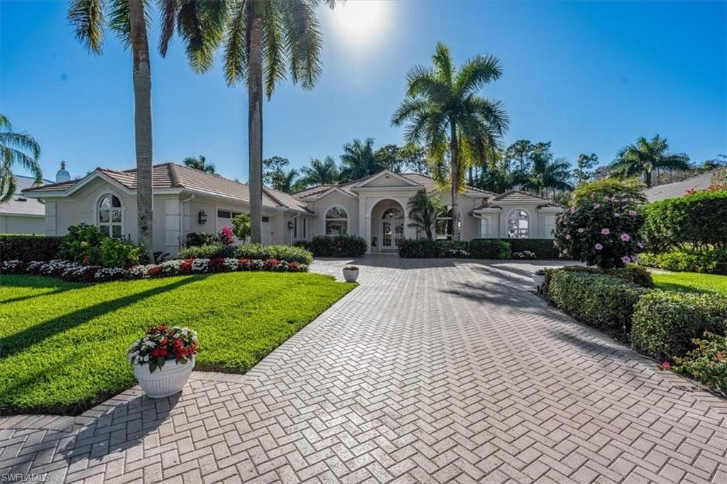 735 Saint Georges CT NAPLES, FL 34110