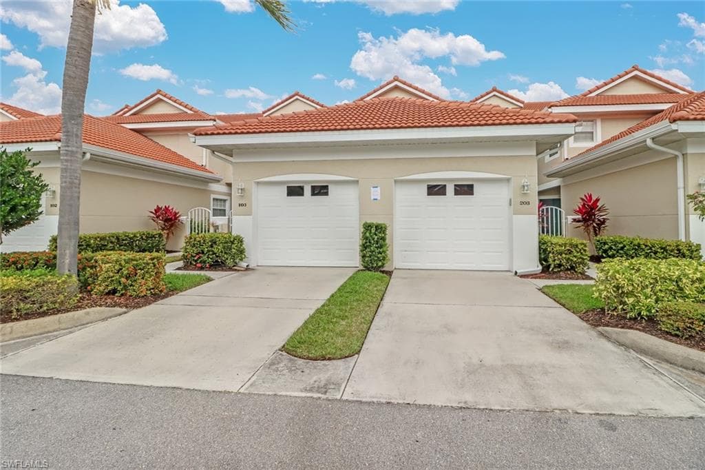 5135 Cobble Creek CT 203 NAPLES, FL 34110