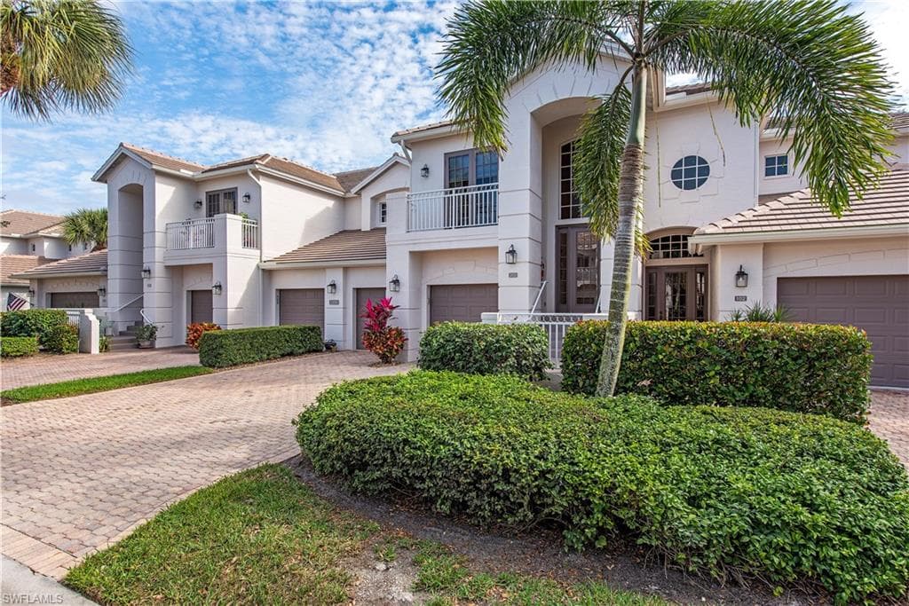 2350 Mont Claire DR 202 NAPLES, FL 34109