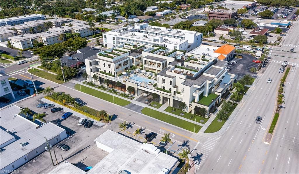 82 9th ST S 304 NAPLES, FL 34102