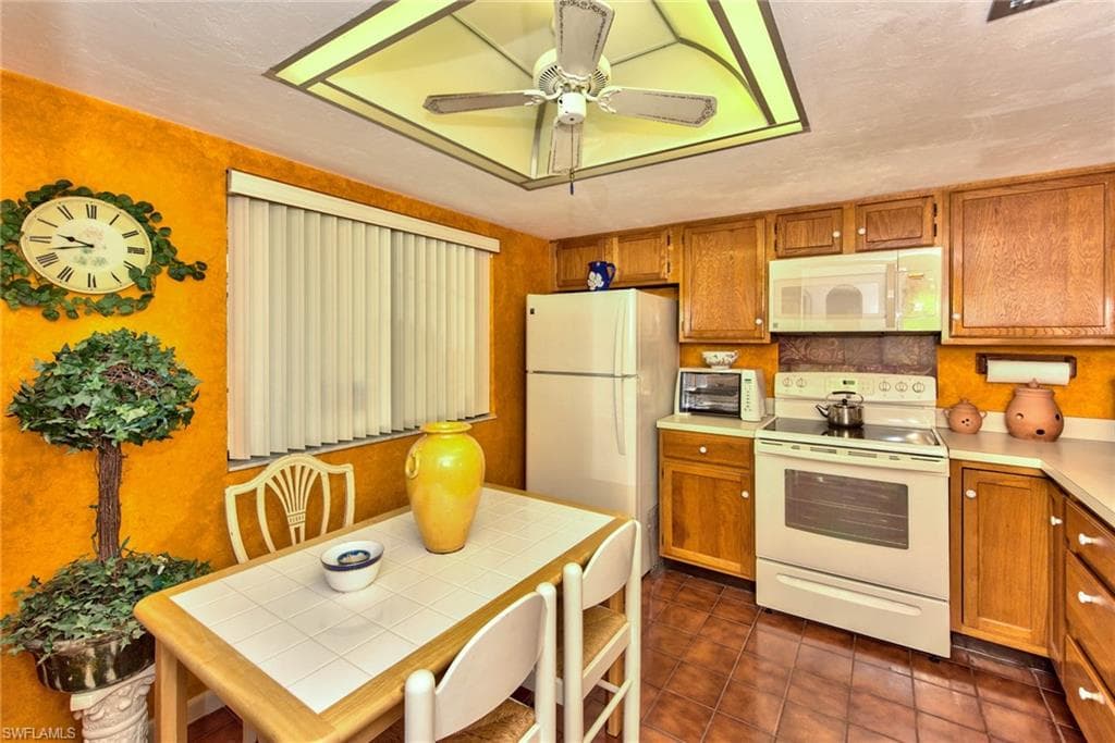 5841 Rattlesnake Hammock RD I-208 NAPLES, FL 34113