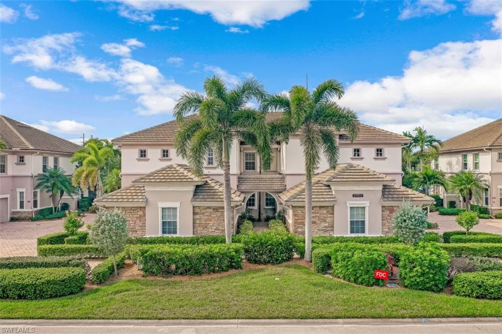 8763 Coastline CT 8-101 NAPLES, FL 34120