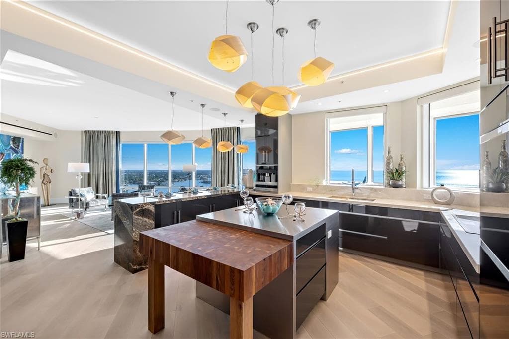 4151 Gulf Shore BLVD N PH6 NAPLES, FL 34103
