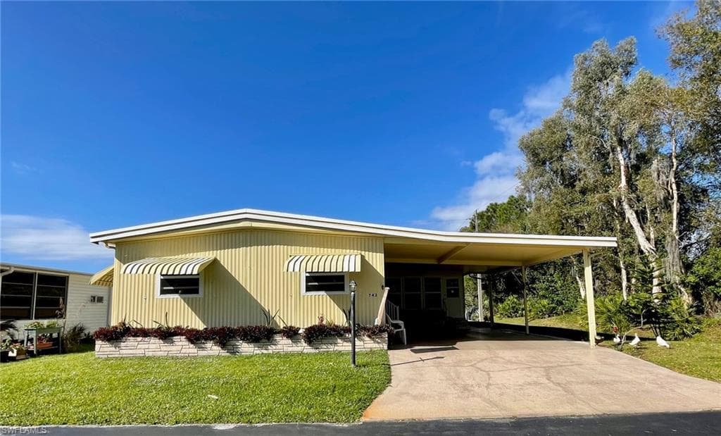 742 Leisure LN NORTH FORT MYERS, FL 33917