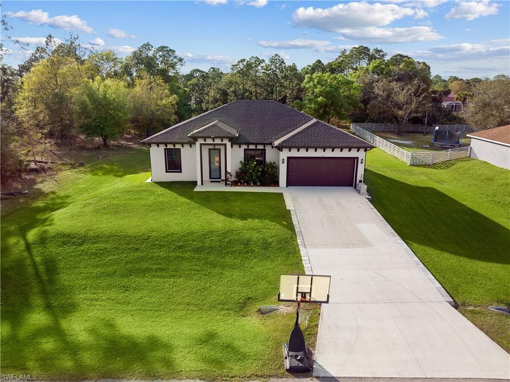 611 Columbus AVE LEHIGH ACRES, FL 33972