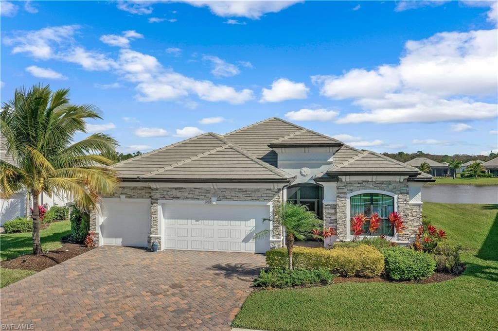 2067 Antigua LN NAPLES, FL 34120