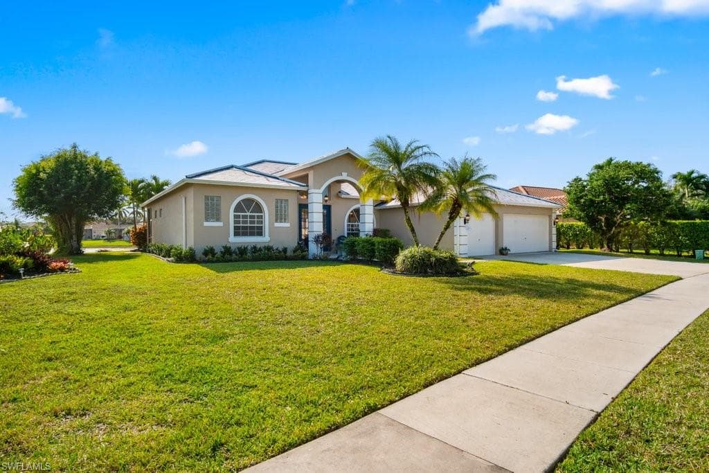 758 Waterloo CT NAPLES, FL 34120