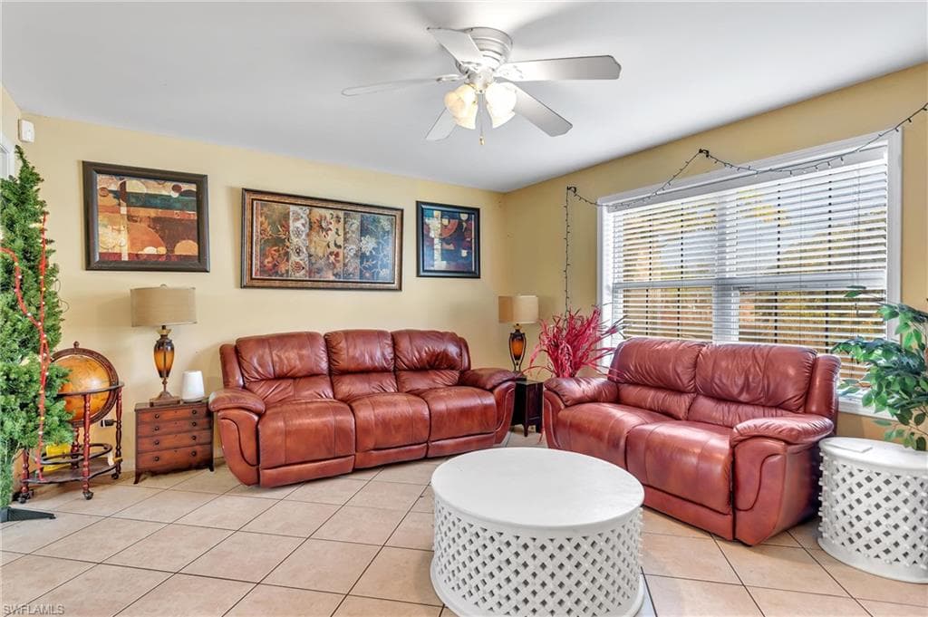 4809 5th ST W LEHIGH ACRES, FL 33971