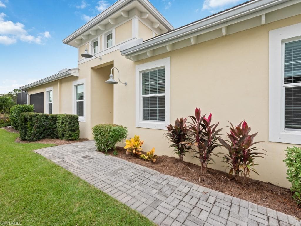 7162 Dominica DR NAPLES, FL 34113