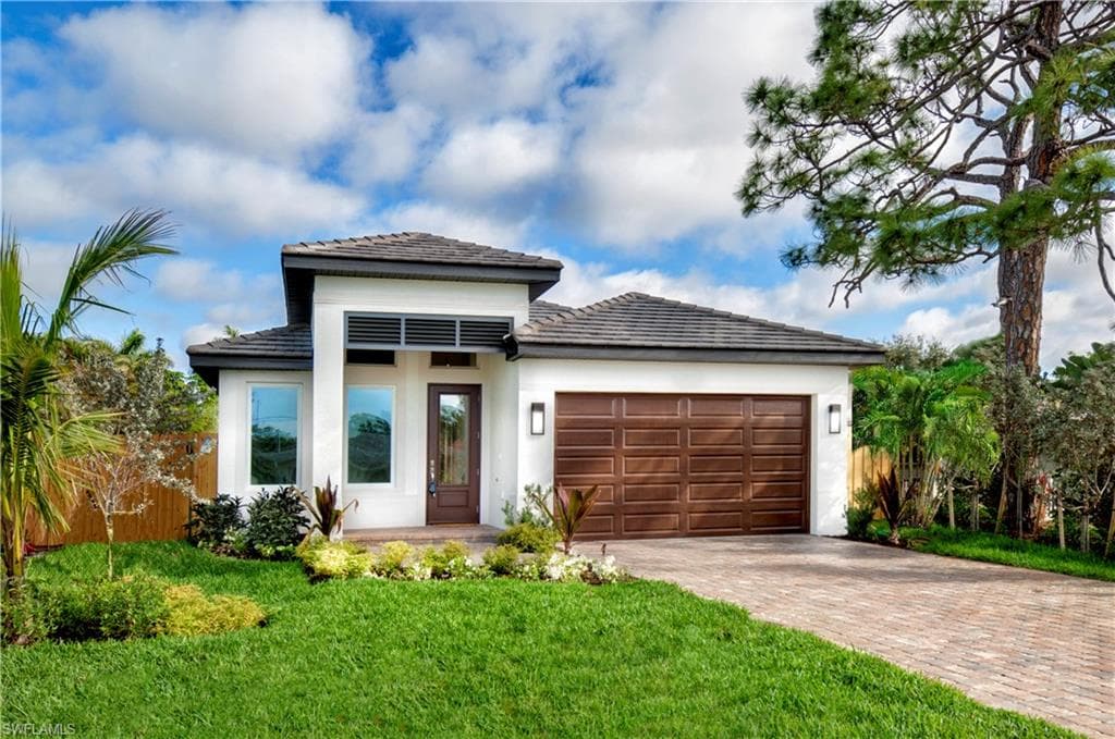 730 109th Ave N NAPLES, FL 34108