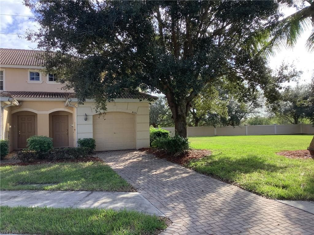 8535 Athena CT LEHIGH ACRES, FL 33971