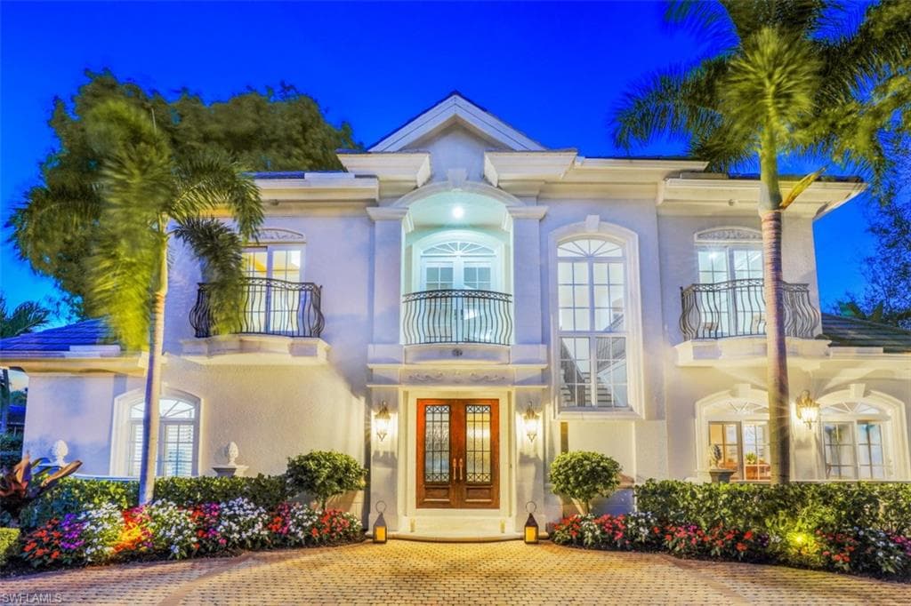 33 3rd ST S NAPLES, FL 34102