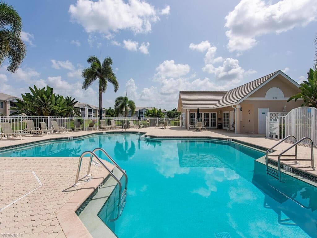 847 Tanbark DR 103 NAPLES, FL 34108