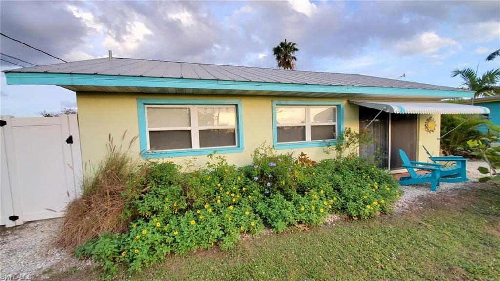 3016 Stringfellow RD ST. JAMES CITY, FL 33956