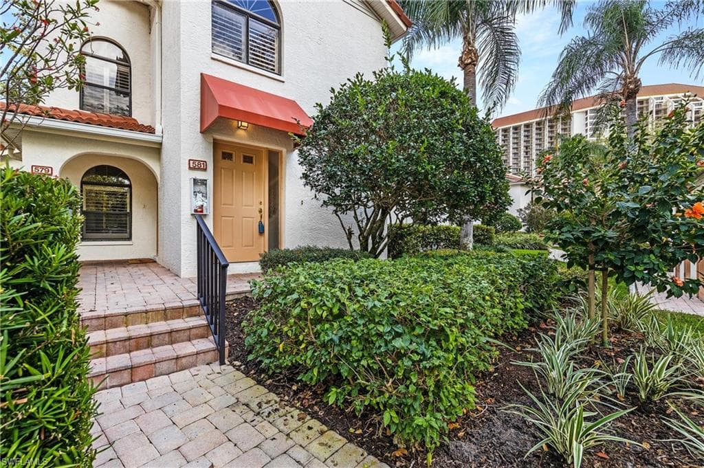 581 Serendipity DR 581 NAPLES, FL 34108