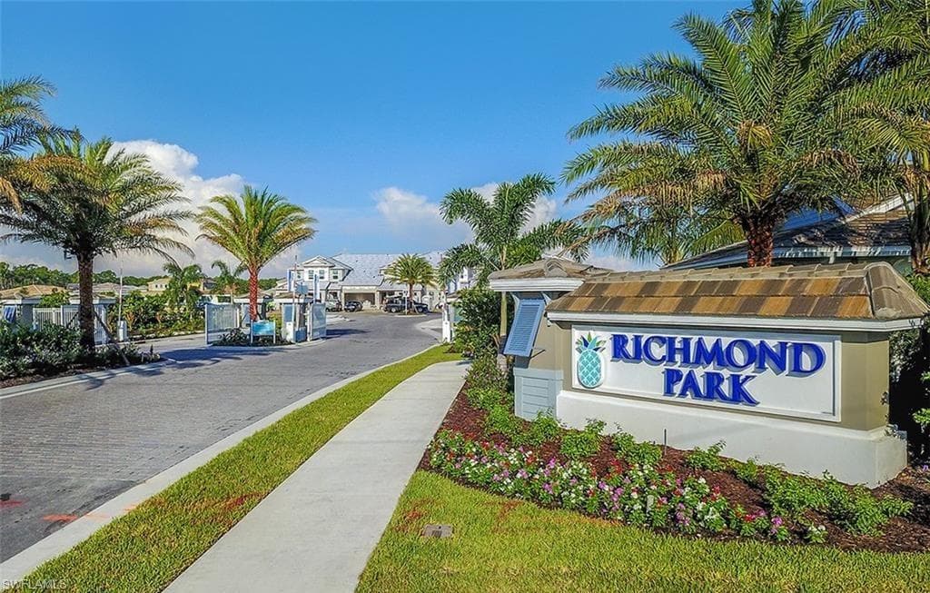 2295 Sawyer Hill RD 1004 NAPLES, FL 34120