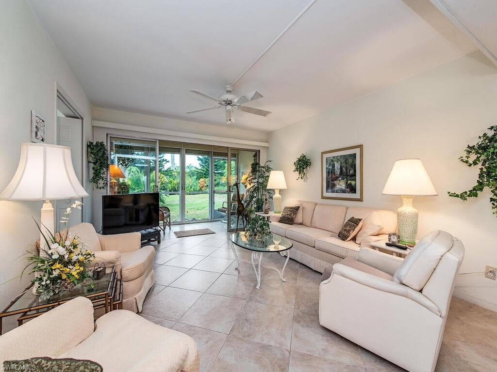 2064 Alamanda DR 12 NAPLES, FL 34102