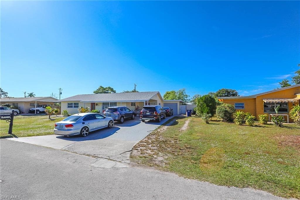 907 Laredo AVE LEHIGH ACRES, FL 33936