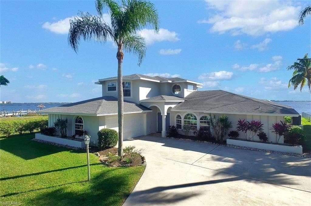 242 Bayshore DR CAPE CORAL, FL 33904