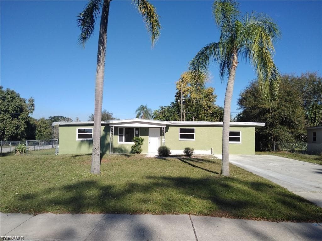 1355 Floral DR FORT MYERS, FL 33916