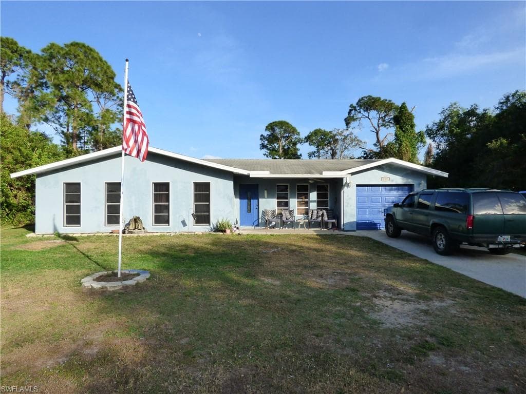 318 Lincoln AVE LEHIGH ACRES, FL 33936